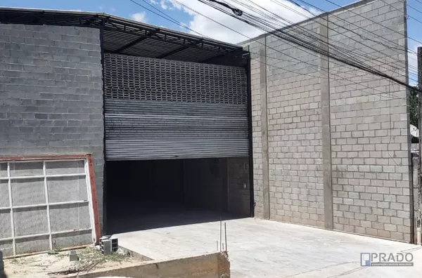 Galpão à Venda no Jardim Santa Inês próximo à Kimberly Clark com Área Construída de 241,82m²,  Sendo Galpão: 210m²  e  Mezanino 31,82m²