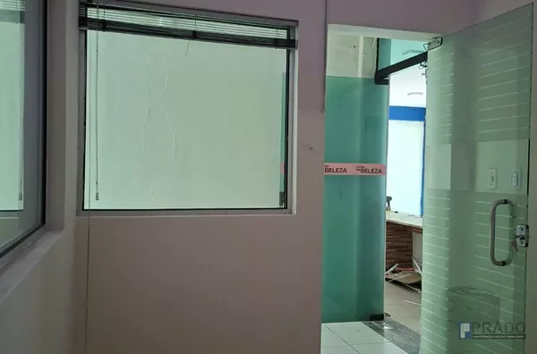 Espaço Comercial Térreo, com 10 salas, copa/cantina, recepção, vaga na porta - Foto 11