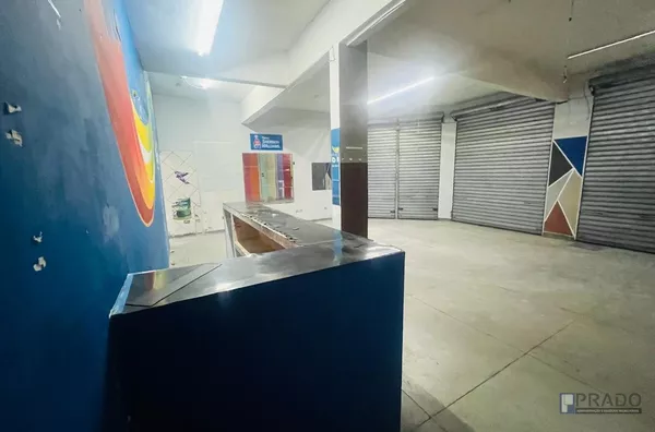 Locação Salão de esquina com Rua Baruel em Suzano-SP - 155m2 - 3 banheiros. Ótima localização, Segue mais informações abaixo na descrição: 