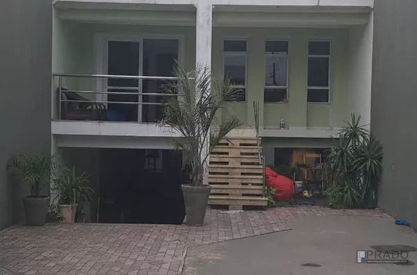 Sobrado residencial e comercial disponível para venda e aluguel no Jardim dos Ipês em Suzano, próximo ao Shopping, segue mais informações abaixo: