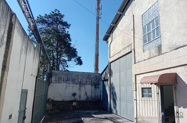 Galpão Quinta da Boa Vista Itaquaquecetuba SP  para locação com 750m², Zoneamento ZUDI  (Zona de Uso Industrial Diversificado), 7,5 pé direito, Recepção, 3 escritórios, 4 Wcs feminino/masculino,  refeitório, área lateral, Canil,  Abaixo Descrição Completa
