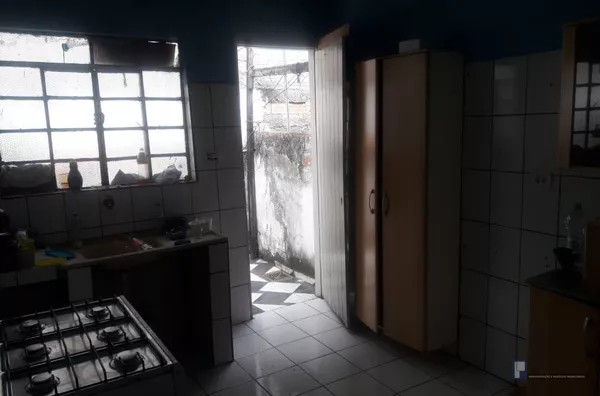 4CASAS SENDO 2 EM BAIXO E 2 EM CIMA, CADA UMA COM 1DORM, SALA, COZINHA, BANHEIRO E LAVANDERIA INDIVIDUAL, TERRENO 5X25, COM ESCRITURA, ÓTIMO PARA INVESTIMENTO, AGENDE SUA VISITA HOJE.