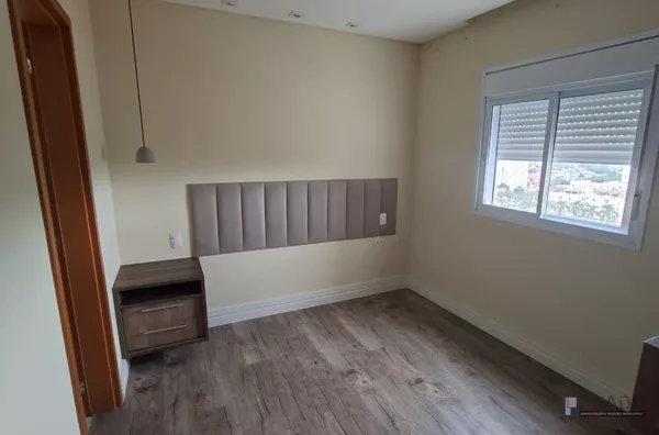 ARMARIO DE CABECEIRA E CABECEIRA