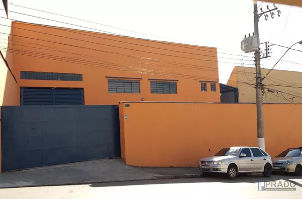 Ótimo galpão reformado para locação de 1.200m² em Ferraz de Vasconcelos - SP, mais detalhes na descrição abaixo: