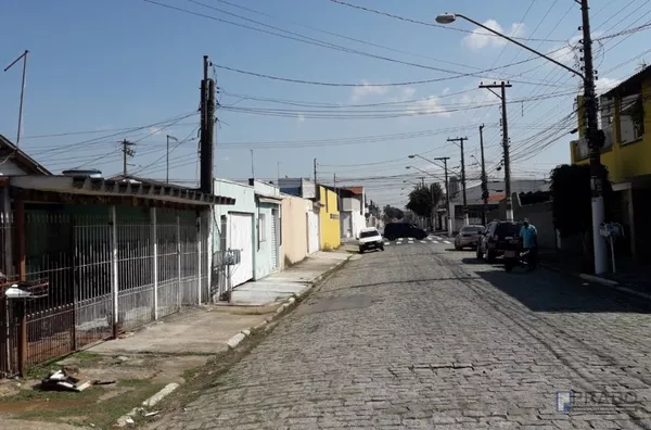 LOCAÇÃO TERRENO 10 X 44,20 TOTAL TODO MURADO COM PORTÃO ALTO, AO LADO DO MERCADO NAGUMO NA AVENIDA BRASILIA EM SUZANO. 