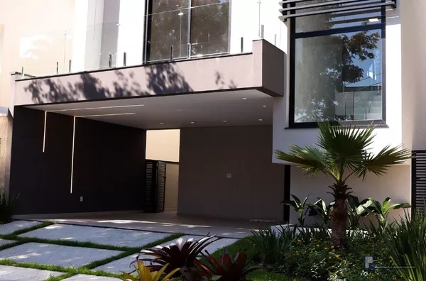 Venda: Excelente Sobrado Alto Padrão Em Condomínio, Novo, Mogi das Cruzes - SP, Condomínio Bella Citta Vilagio 1;  Piso Térreo: Cozinha, Sala de Jantar e Estar, Area de serviço, Depósito, Lavabo, Banheiro, Varanda Gourmet e Piscina, Vagas de Garagem; Piso