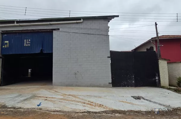 Galpão Para Locação ou Venda na Vila Barros em Suzano-SP: Galpão 700 m² + mezanino 15,00x6,00 = 90,00 m²; Terreno de 25,00 x 40,00 = 1.000,00 m², Segue mais informações abaixo na descrição: