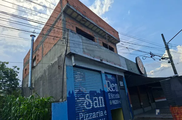  Salão para Locação no Colorado em Suzano - SP, copa e um banheiro, de 65m² Total, praticamente pronto para Pizzaria com forno, mas aceita outros comércios, pé direito 4 metros, Segue mais informações na descrição abaixo: