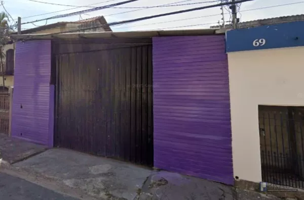 Salão para Locação com 2 frentes Rua Alfredo Batista Pizzolato, 71 - Vila Figueira e outra na Marginal do Una em Suzano, 240m², com 1 Escritório e 1 Banheiro.