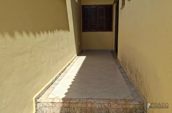 Belíssima CASA para COMPRAR, em um dos melhores bairros de SUZANO