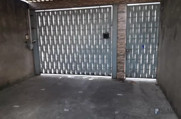  3dorms grandes, sala, cozinha, banheiro, terreno 5x30, 2 vagas portão automático e coberta, casa de telha, mas tem estrutura para construir em cima.