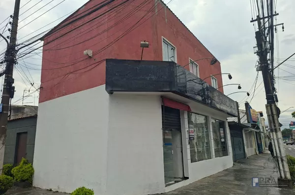 Locação Salão de Esquina na Av: Brasília em Suzano Próximo ao Supermercado Nagumo, 60m2: 10 de Frente por 6 de Fundos, Recepção, Escritório, 1 Sala e um WC, pode aproveitar Fachada;  R$ 2.200,00 incluso IPTU.