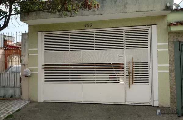 CASA PARA VENDA NA VILA FIGUEIRA AO LADO DA SANTA CASA DE SUZANO COM , 2 DORMITÓRIOS, SALA, COZINHA, 1 WC, ÁREA DE SERVIÇO, 2 VAGAS DE GARAGEM - ACEITA FINANCIAMENTO