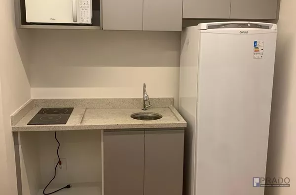 COZINHA (COM COOKTOP, GELADEIRA E MICROONDAS)