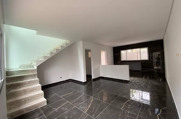 Sobrado de 86m² com 3 dorms, 1 suíte em Poá