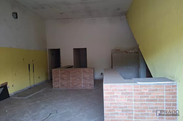  Salão para Locação no Colorado em Suzano - SP, copa e um banheiro, de 65m² Total, praticamente pronto para Pizzaria com forno, mas aceita outros comércios, pé direito 4 metros, Segue mais informações na descrição abaixo: