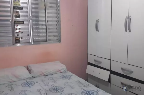 SOBRADO PARA VENDA, JARDIM MÁITE SUZANO  4 DORMITÓRIOS SENDO 2 EM BAIXO E 2 EM CIMA; SALA; COZINHA; 2 BANHEIROS SENDO UM EM BAIXO OUTRO EM CIMA; LAVANDERIA COBERTA;2 VAGAS DE GARAGEM, PORTÃO AUTOMÁTICO,  ÁREA GOURMET GRANDE, TELHADO COLONIAL CASA E GARAGE