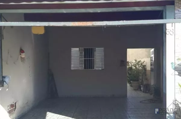 SOBRADO PARA VENDA, JARDIM MÁITE SUZANO  4 DORMITÓRIOS SENDO 2 EM BAIXO E 2 EM CIMA; SALA; COZINHA; 2 BANHEIROS SENDO UM EM BAIXO OUTRO EM CIMA; LAVANDERIA COBERTA;2 VAGAS DE GARAGEM, PORTÃO AUTOMÁTICO,  ÁREA GOURMET GRANDE, TELHADO COLONIAL CASA E GARAGE