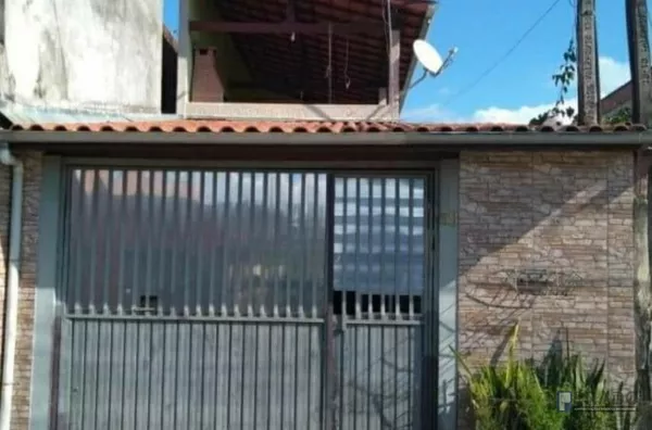 SOBRADO PARA VENDA, JARDIM MÁITE SUZANO  4 DORMITÓRIOS SENDO 2 EM BAIXO E 2 EM CIMA; SALA; COZINHA; 2 BANHEIROS SENDO UM EM BAIXO OUTRO EM CIMA; LAVANDERIA COBERTA;2 VAGAS DE GARAGEM, PORTÃO AUTOMÁTICO,  ÁREA GOURMET GRANDE, TELHADO COLONIAL CASA E GARAGE