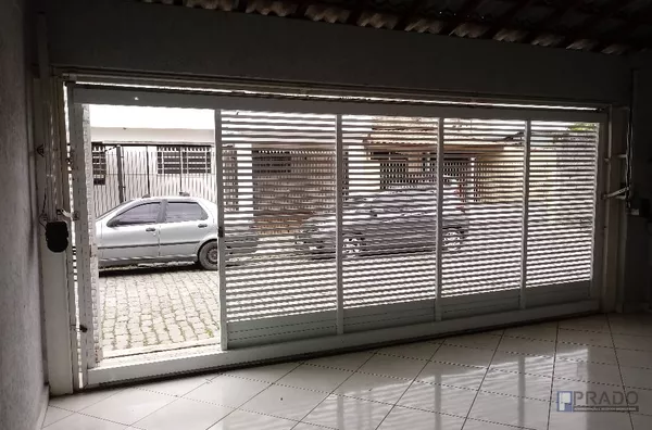 SOBRADO PRÓXIMO AO CENTRO DE SUZANO COM 3 DORMITÓRIOS COM ARMÁRIOS 1 SUITE 2 WCS SALA 2 AMBIENTES COPA E COZINHA ARMÁRIOS ÁREA DE SERVIÇO CHURRASQUEIRA, FORNO A LENHA EDÍCULA: COZINHA, QUARTO E BANHEIRO QUINTAL ENORME PORTÃO ELETRONICO HIDRO  TERRENO:462,