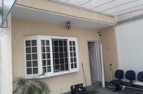 CASA 270 METROS SOBRADO, AO LADO DA PREFEITURA. 4 DORMS SENDO 3 SUÍTES, E UMA HIDRO COM LUZ , AR CONDICIONADO, SALA 2 AMBIENTES COM LAVABO, LAVANDERIA COBERTA, ESCRITÓRIO, QUINTAL NO FUNDO, COZINHA COM ARMÁRIOS, 2 BANHEIROS, 2 VAGAS DE CARRO COBERTA. 