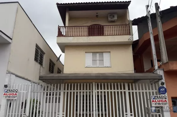 CASA 270 METROS SOBRADO, AO LADO DA PREFEITURA. 4 DORMS SENDO 3 SUÍTES, E UMA HIDRO COM LUZ , AR CONDICIONADO, SALA 2 AMBIENTES COM LAVABO, LAVANDERIA COBERTA, ESCRITÓRIO, QUINTAL NO FUNDO, COZINHA COM ARMÁRIOS, 2 BANHEIROS, 2 VAGAS DE CARRO COBERTA. 