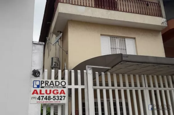 CASA 270 METROS SOBRADO, AO LADO DA PREFEITURA. 4 DORMS SENDO 3 SUÍTES, E UMA HIDRO COM LUZ , AR CONDICIONADO, SALA 2 AMBIENTES COM LAVABO, LAVANDERIA COBERTA, ESCRITÓRIO, QUINTAL NO FUNDO, COZINHA COM ARMÁRIOS, 2 BANHEIROS, 2 VAGAS DE CARRO COBERTA. 