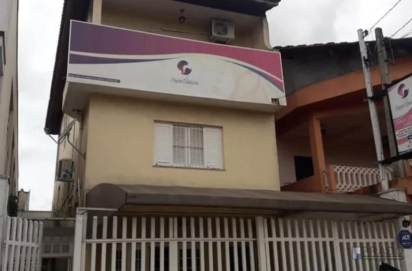 CASA 270 METROS SOBRADO, AO LADO DA PREFEITURA. 4 DORMS SENDO 3 SUÍTES, E UMA HIDRO COM LUZ , AR CONDICIONADO, SALA 2 AMBIENTES COM LAVABO, LAVANDERIA COBERTA, ESCRITÓRIO, QUINTAL NO FUNDO, COZINHA COM ARMÁRIOS, 2 BANHEIROS, 2 VAGAS DE CARRO COBERTA. - Foto 4