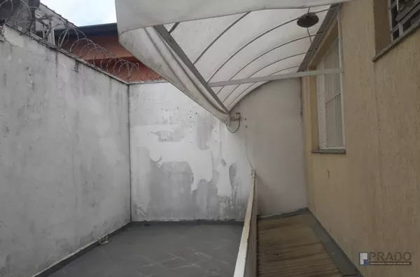 CASA 270 METROS SOBRADO, AO LADO DA PREFEITURA. 4 DORMS SENDO 3 SUÍTES, E UMA HIDRO COM LUZ , AR CONDICIONADO, SALA 2 AMBIENTES COM LAVABO, LAVANDERIA COBERTA, ESCRITÓRIO, QUINTAL NO FUNDO, COZINHA COM ARMÁRIOS, 2 BANHEIROS, 2 VAGAS DE CARRO COBERTA. 