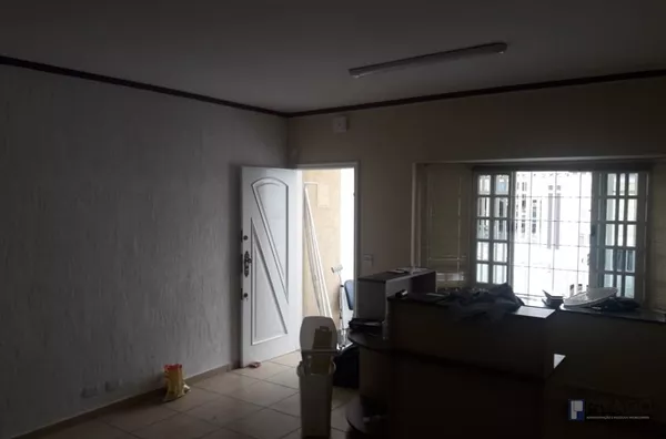CASA 270 METROS SOBRADO, AO LADO DA PREFEITURA. 4 DORMS SENDO 3 SUÍTES, E UMA HIDRO COM LUZ , AR CONDICIONADO, SALA 2 AMBIENTES COM LAVABO, LAVANDERIA COBERTA, ESCRITÓRIO, QUINTAL NO FUNDO, COZINHA COM ARMÁRIOS, 2 BANHEIROS, 2 VAGAS DE CARRO COBERTA. - Foto 11