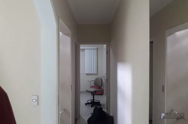 CASA 270 METROS SOBRADO, AO LADO DA PREFEITURA. 4 DORMS SENDO 3 SUÍTES, E UMA HIDRO COM LUZ , AR CONDICIONADO, SALA 2 AMBIENTES COM LAVABO, LAVANDERIA COBERTA, ESCRITÓRIO, QUINTAL NO FUNDO, COZINHA COM ARMÁRIOS, 2 BANHEIROS, 2 VAGAS DE CARRO COBERTA. - Foto 14