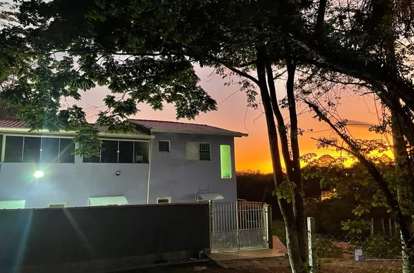 SOBRADO PARA VENDA NO PARQUE ALVORADA EM SUZANO COM 3 DORMITÓRIOS, SALA,COZINHA, 2 WCS, ÁREA DE SERVIÇO, ESCRITÓIO, CANIL,  3 VAGAS DE GARAGEM