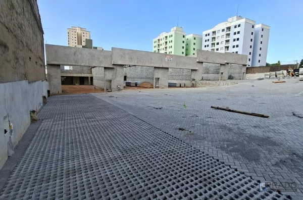 OPORTUNIDADE ÚNICA NA RUA REGINA CABALAU MENDONÇA – GALPÕES NOVOS COM PÉ-DIREITO DE 6 METROS EM SUZANO!