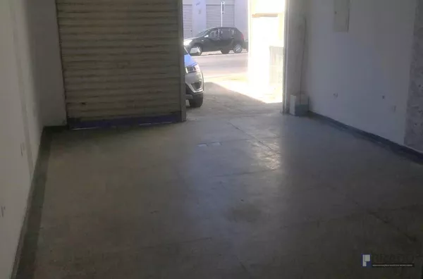 Salão comercial localizado no centro