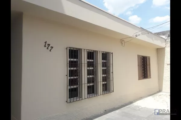 2dorms, 2 salas grandes, cozinha, com quintal grande, vaga 2 carros,  Edícula cozinha, quarto e banheiro  5 Minutos da estação de trem de Suzano a pé,  Imovel Lado do Centro , Troco por Apto de maior valor em Suzano