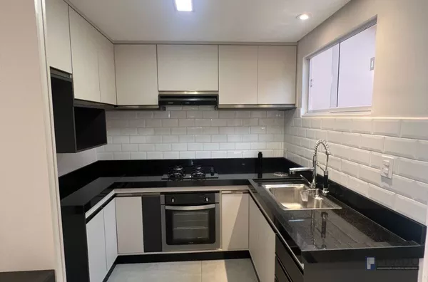 Sobrado para Venda condomínio Mirante ll,60 m2, Sala, Cozinha, 2 quartos, 1 banheiro, 1 lavabo, 2 vagas de garagem  Área gourmet com cobertura retrátil, churrasqueira, jacuzzi.
