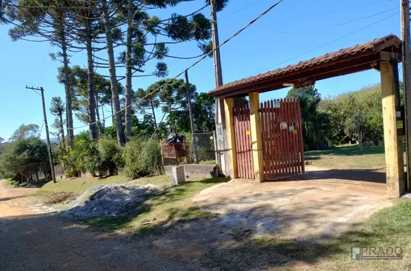  Venda de linda Chácara em Biritiba Mirim 4.200m²: Casa toda de laje, com sala enorme, 4 dormitórios sendo 2 suítes 1 delas com banheira, Piscina Grande, Campo de Futebol com Iluminação, próximo da Cidade e Local Fácil Acesso...