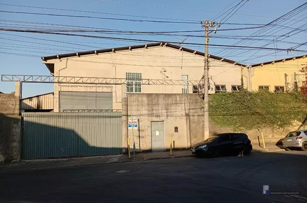 Galpão Quinta da Boa Vista Itaquaquecetuba SP  para locação com 750m², Zoneamento ZUDI  (Zona de Uso Industrial Diversificado), 7,5 pé direito, Recepção, 3 escritórios, 4 Wcs feminino/masculino,  refeitório, área lateral, Canil,  Abaixo Descrição Completa