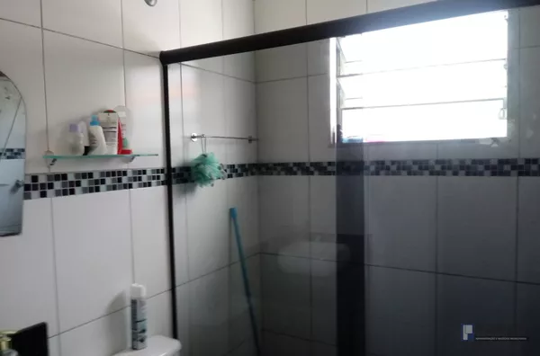 CASA PARA VENDA NA VILA FIGUEIRA AO LADO DA SANTA CASA DE SUZANO COM , 2 DORMITÓRIOS, SALA, COZINHA, 1 WC, ÁREA DE SERVIÇO, 2 VAGAS DE GARAGEM - ACEITA FINANCIAMENTO