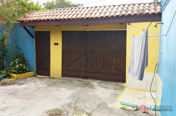 Litoral Bairro Santa Cruz em Itanhaém, 3dorms sendo uma suíte, sala, Cozinha, Banheiro, Vaga para 3 carros grandes ou 5 pequenos, Fundo da casa com poço de água e Área Gourmet, local para chegar na Casa Plano sem Morro, Área de terreno (330 m2), Área cons