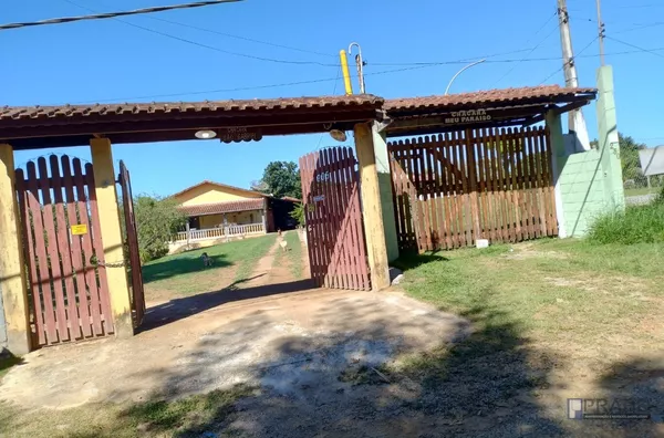  Venda de linda Chácara em Biritiba Mirim 4.200m²: Casa toda de laje, com sala enorme, 4 dormitórios sendo 2 suítes 1 delas com banheira, Piscina Grande, Campo de Futebol com Iluminação, próximo da Cidade e Local Fácil Acesso...