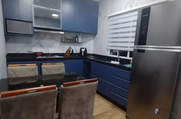 Sobrado de 75m² com 2 suítes e 2 vagas de garagem.