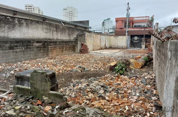 Oportunidade Rara no Centro de Suzano – Terreno Plano e Pronto para Construir!