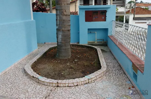 Terreno 7x23= Casa da frente tem 82,90 m² com 2 dormitórios, sala, cozinha, banheiro, área de serviço e 1 vaga;  Sobrado triplex nos fundos com 94,40 m² e 2 dormitórios, sala, cozinha, 3 banheiros, 2 dispensas, edícula com churrasqueira, terraço amplo e v