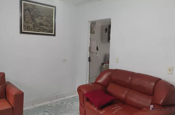 Venda de Casa no Jd.Casa Branca em Suzano, Casa do nível da Rua com: 2 quartos, Sala, Cozinha 2 Banheiros, 2 vagas coberta e outra Casa em Baixo, Segue mais informações na descrição Abaixo: 