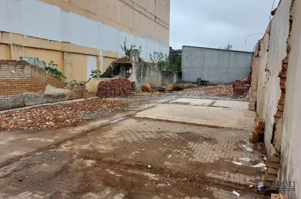 Oportunidade Rara no Centro de Suzano – Terreno Plano e Pronto para Construir!