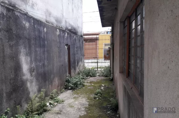 Terreno 12x22= 264 metros, com construção que da para aproveitar com laje de 163metros. 