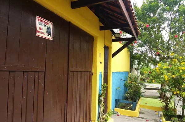 Litoral Bairro Santa Cruz em Itanhaém, 3dorms sendo uma suíte, sala, Cozinha, Banheiro, Vaga para 3 carros grandes ou 5 pequenos, Fundo da casa com poço de água e Área Gourmet, local para chegar na Casa Plano sem Morro, Área de terreno (330 m2), Área cons