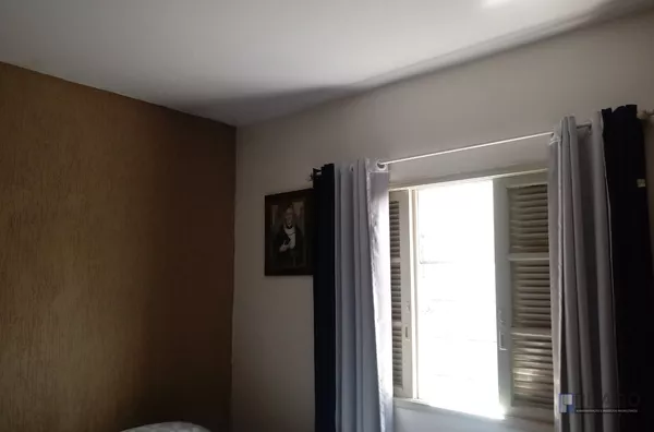 CASA PARA VENDA NA VILA FIGUEIRA AO LADO DA SANTA CASA DE SUZANO COM , 2 DORMITÓRIOS, SALA, COZINHA, 1 WC, ÁREA DE SERVIÇO, 2 VAGAS DE GARAGEM - ACEITA FINANCIAMENTO