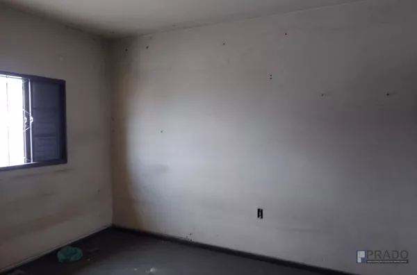 Sobrado de 338m² com 3 suítes em Poá